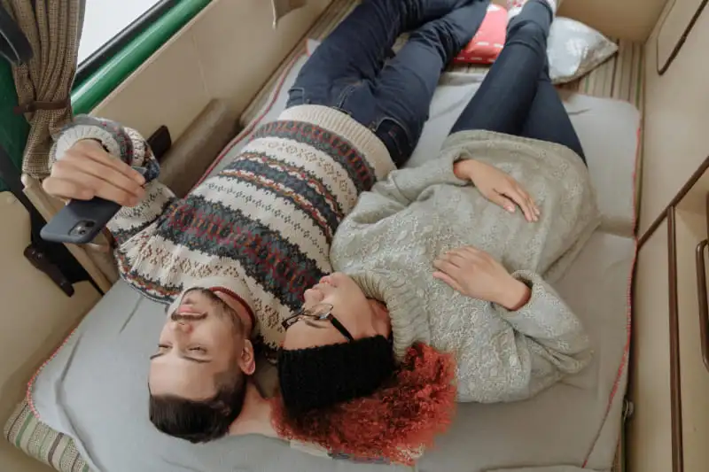 Dormir dans un camping car qui roule